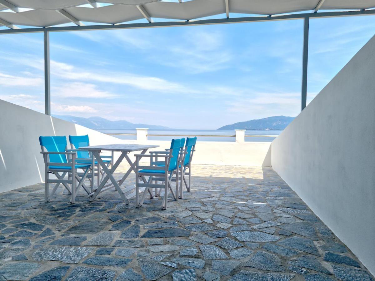 Epipleon Luxury Suites -102- Δωμάτιο 45Τμ Με Βεράντα 35Τμ Μπροστά Στη Θάλασσα Nafpaktos Buitenkant foto