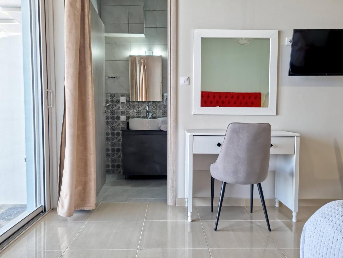 Epipleon Luxury Suites -102- Δωμάτιο 45Τμ Με Βεράντα 35Τμ Μπροστά Στη Θάλασσα Nafpaktos Buitenkant foto