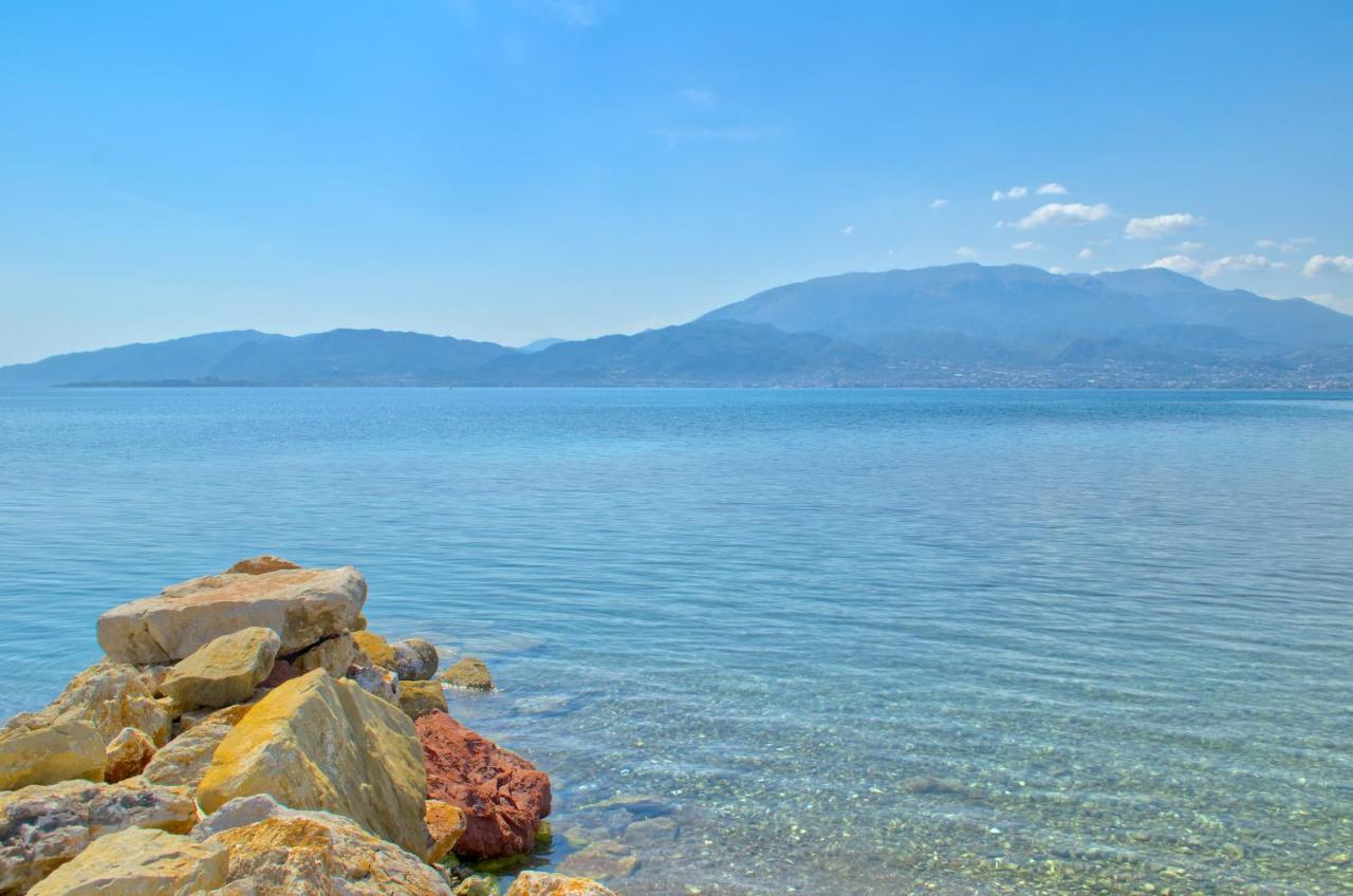 Epipleon Luxury Suites -102- Δωμάτιο 45Τμ Με Βεράντα 35Τμ Μπροστά Στη Θάλασσα Nafpaktos Buitenkant foto